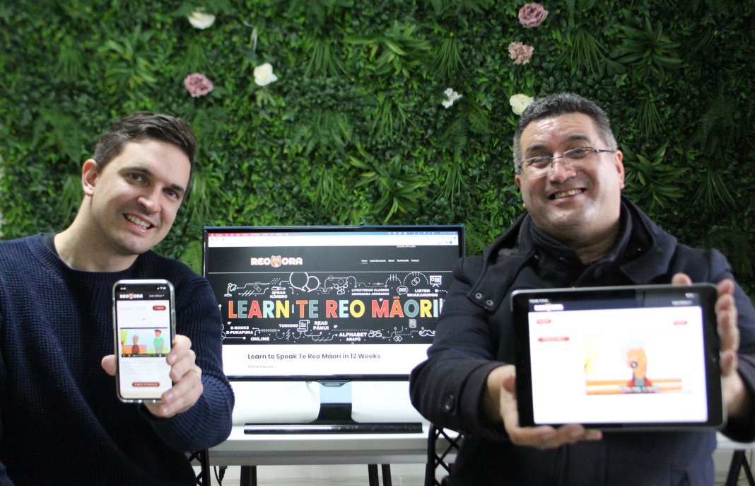 Josh Dillner with Dr Ra_pata Wiri showcasing the Te Reo Ma_ori app.